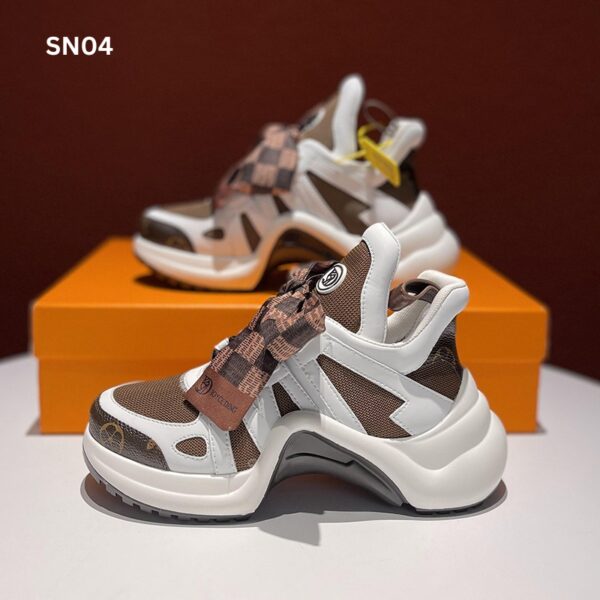 Super popular street-blasting dad shoes for women 2024 new arched bridge bottom sports shoes spring, summer, autumn and winter trendy brand white shoes.