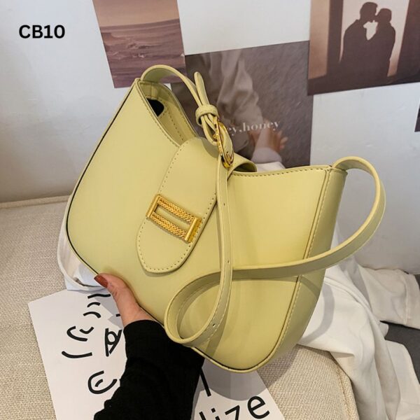 Fashionable Shoulder Bag.