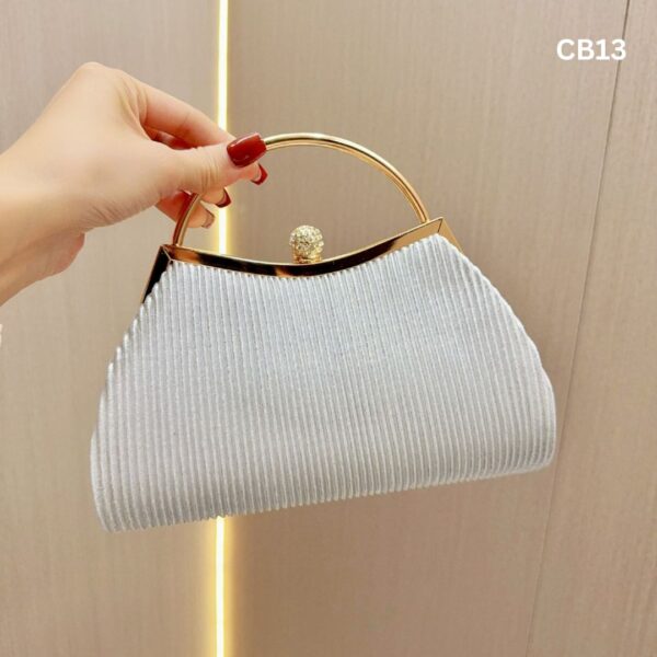 Diamond Bow Chain Hand Bag. - Image 3