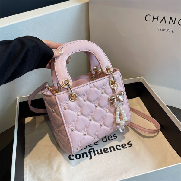 Fashionable One-Shoulder Crossbody Bag - Image 3