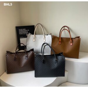 Versatile shoulder bag